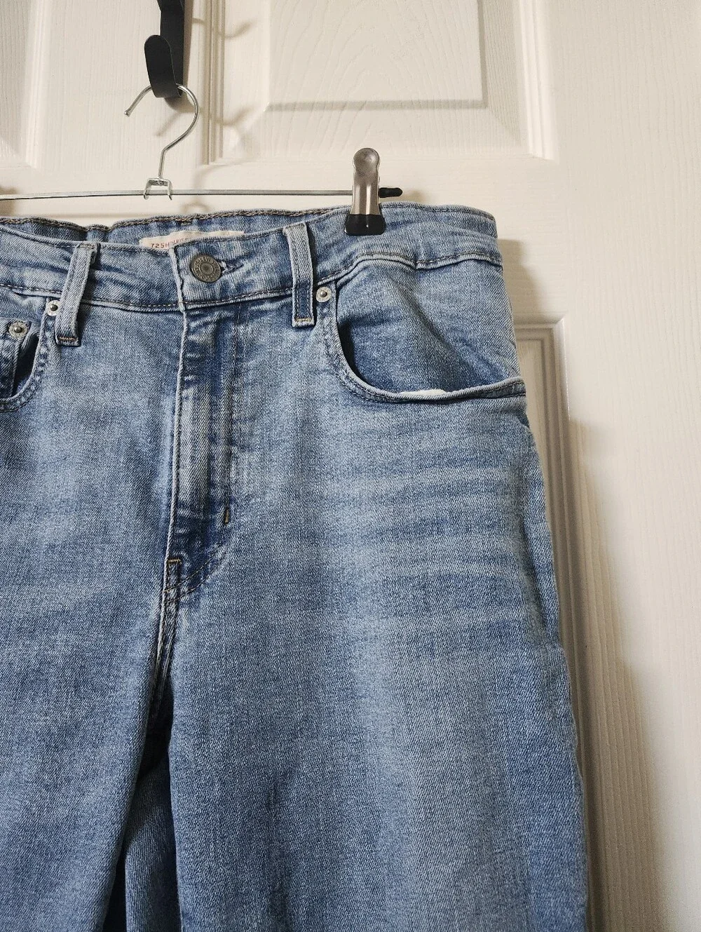 Levis 725 High Rise Bootcut Light Blue Jeans 30